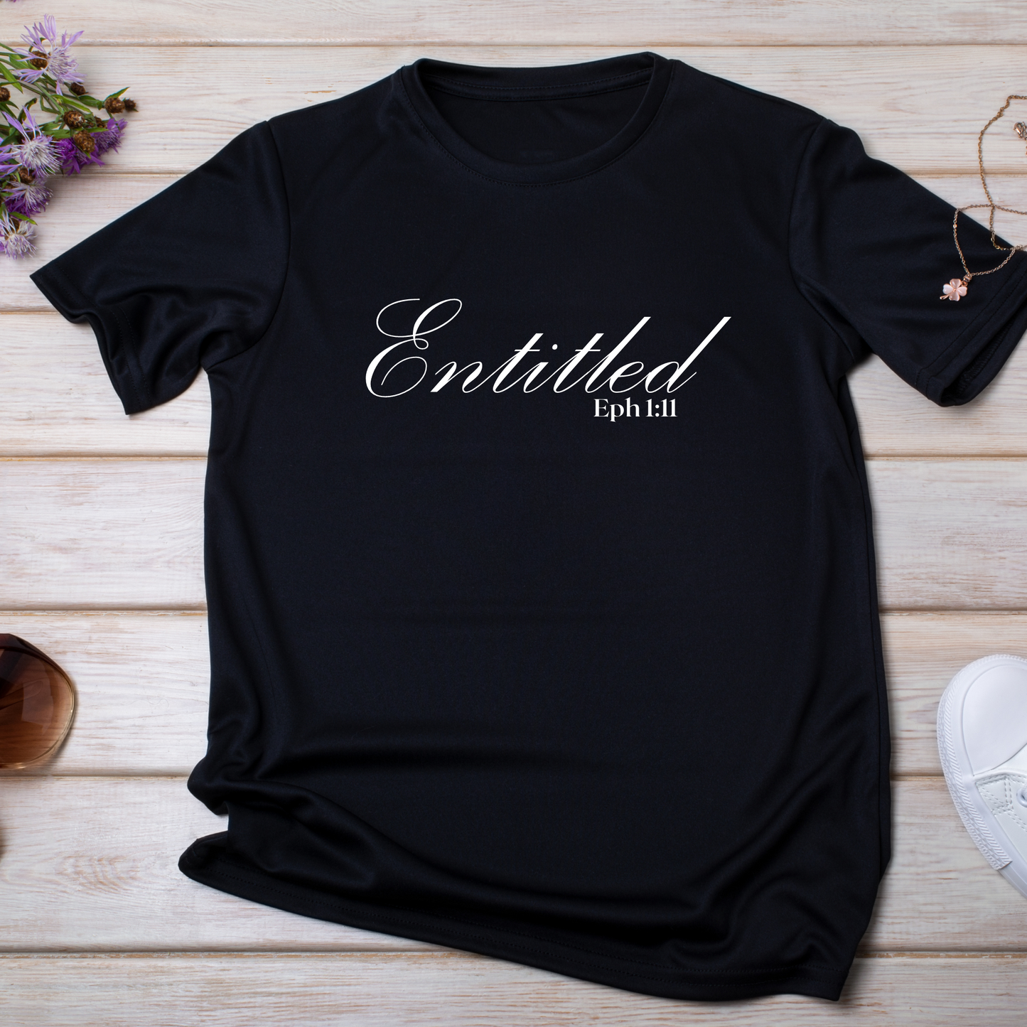 Camiseta negra "titulada"