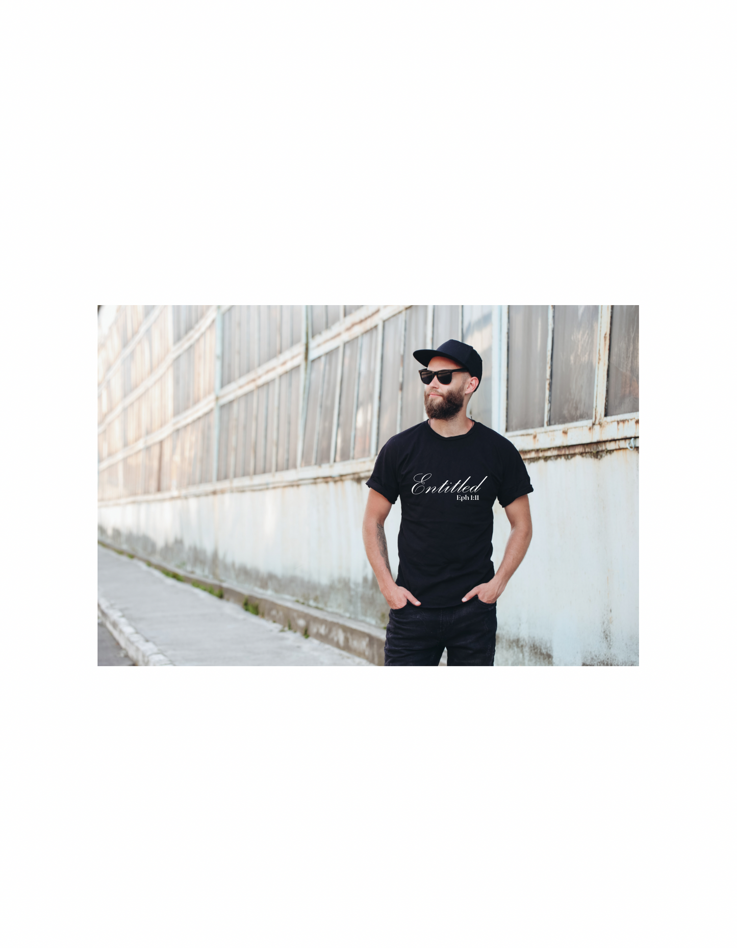Camiseta negra "titulada"