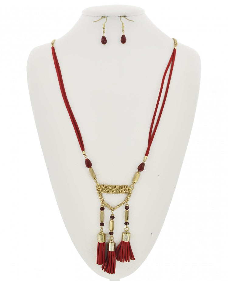 Conjunto de collar largo con borlas