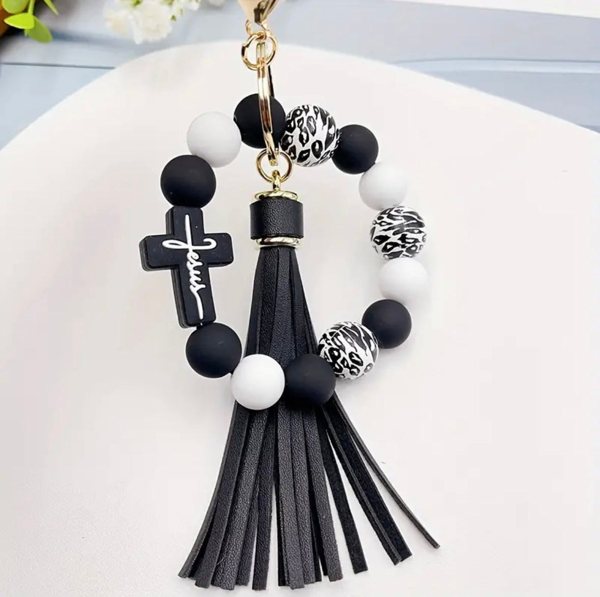 "Stylish Silicone Wooden Beaded Wristlet: Tassel Cross Keychain & Phone Lanyard – Perfect Women's Gift!"