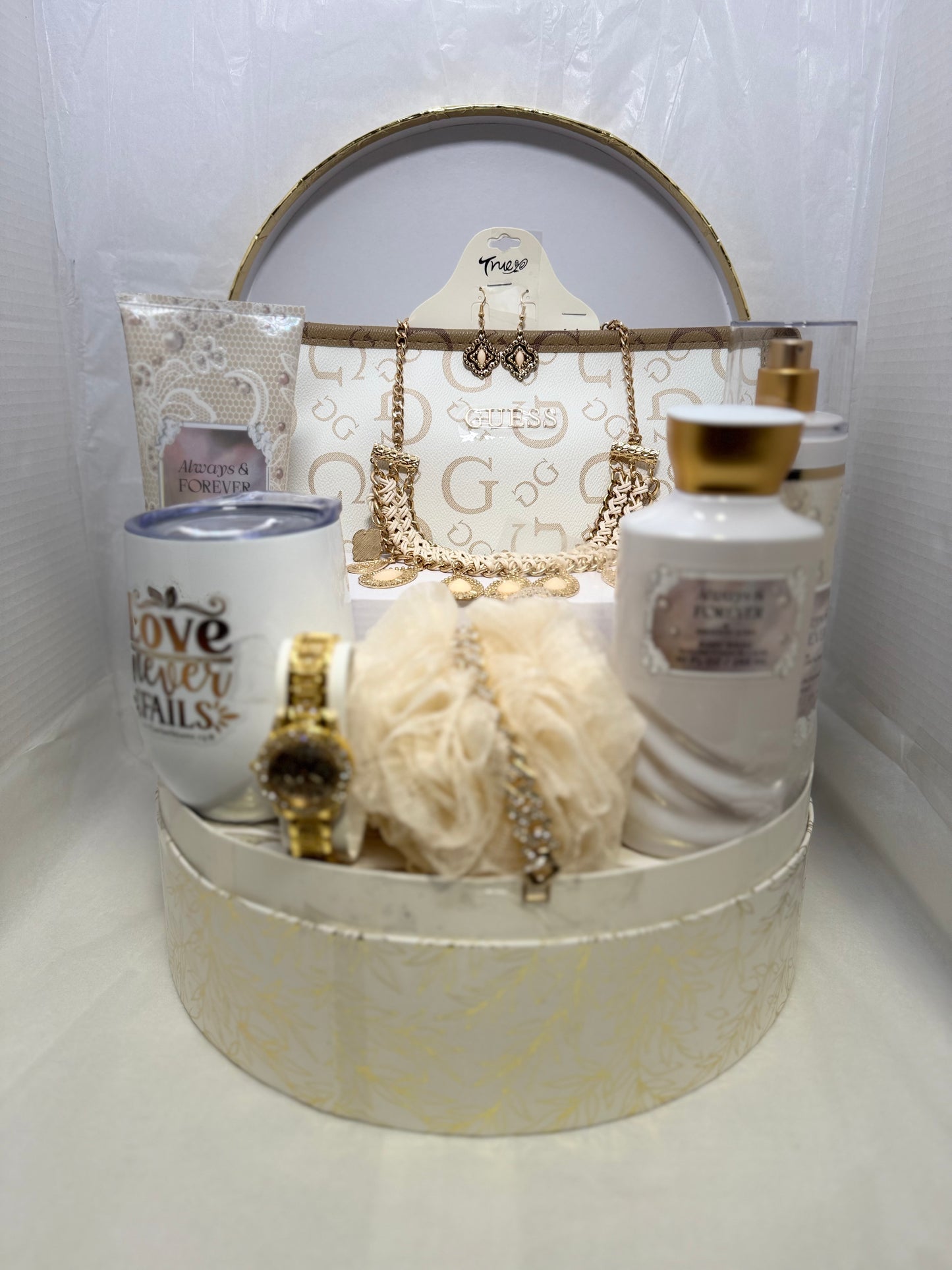 💛 Always & Forever Luxury Gift Basket – “Love Never Fails” Edition**