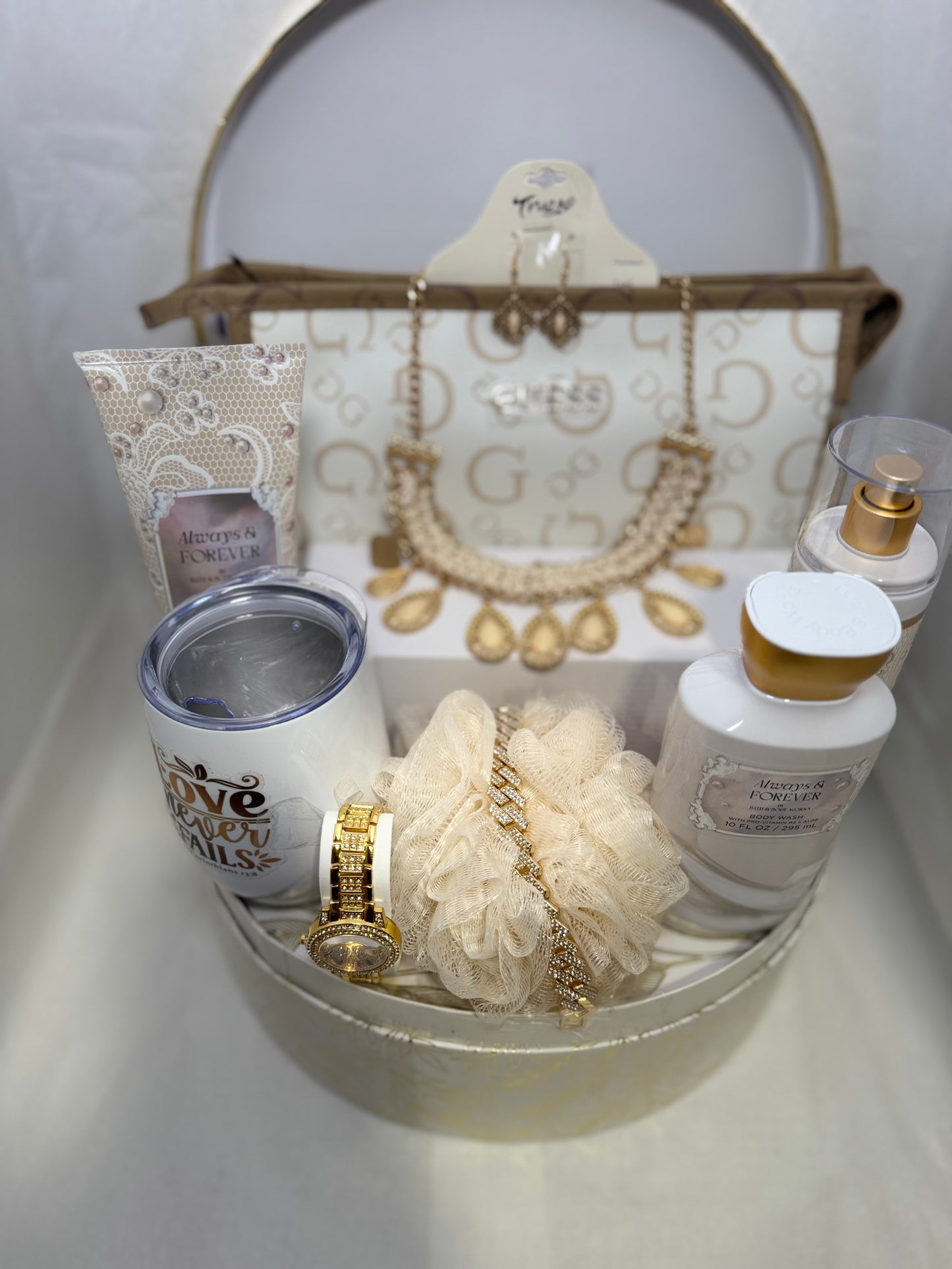 💛 Always & Forever Luxury Gift Basket – “Love Never Fails” Edition**