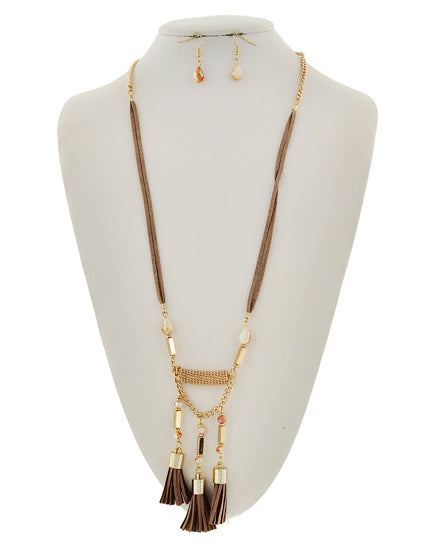 Conjunto de collar largo con borlas