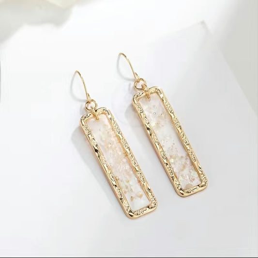 Boucles d'oreilles coquillage crème plaquées or 14 carats